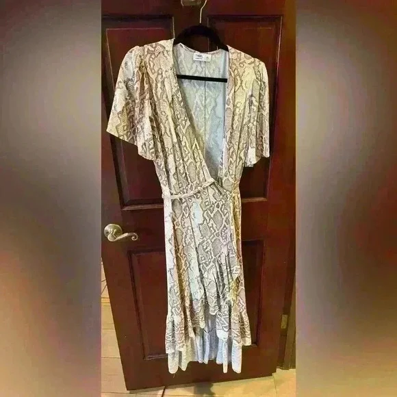 Petite printed wrap maxi dress - worn once - Picture 2 of 4